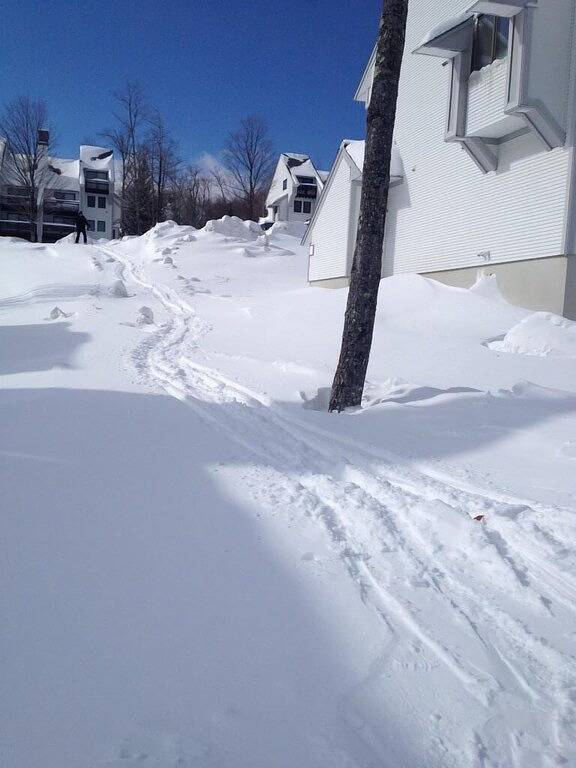 Ganze Wohnung, Sunrise Ski On & Off! Trailside 2 Story Endeinheit. Pool, Whirlpools, Fitnessstudio, Sauna +++ in Killington, Rutland County