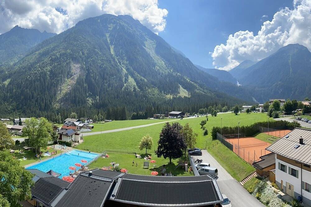 Ganze Wohnung, Helle Wohnung mit Ausblick in Krimml, 4 Schlafplätze, Balkon, Ebk, Dusche in Krimmler Wasserfälle, Krimml