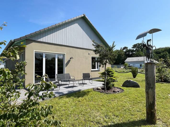 Ferienhaus für 4 Personen, mit Terrasse und Garten sowie Sauna in Altenpleen