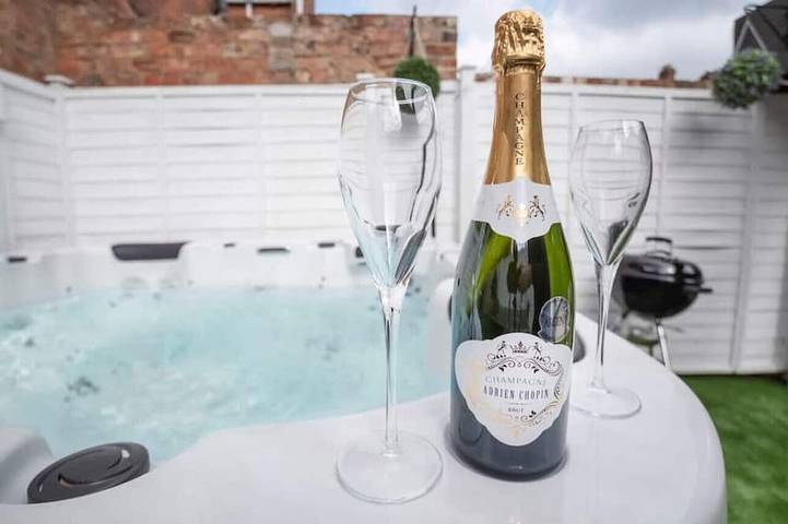 Ferienhaus für 4 Personen, mit Whirlpool und Garten in York