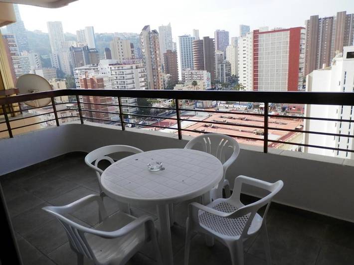 Finca voor 4 personen, met zwembad en balkon in Benidorm