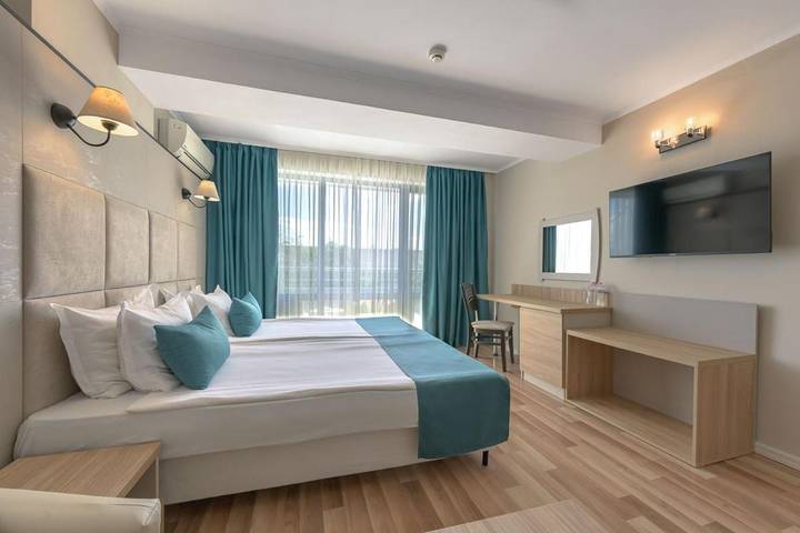 Hotel für 3 Personen, mit Balkon und Terrasse sowie Pool am Goldstrand - 2