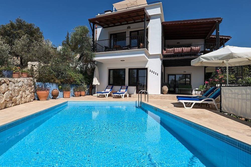 3 Bed / 3 Bath Freistehende Villa, privater Pool, fantastische Aussicht, 5 Minuten zu Fuß in die Stadt in Kaş, Saklıkent