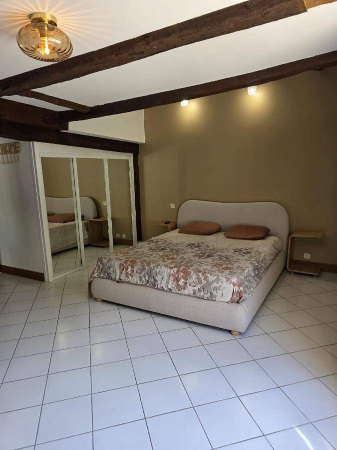Location de vacances pour 2 personnes, avec Jacuzzi ainsi que Terrasse et Jardin à Château-l'Évêque - 3