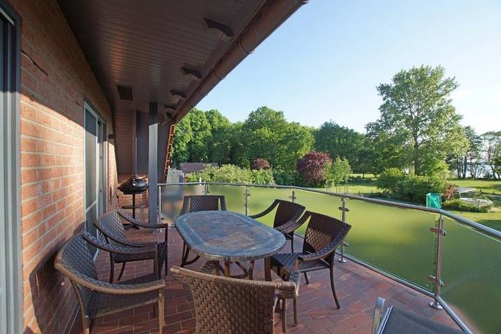 Ferienwohnung für 8 Personen, mit Sauna und Garten sowie Ausblick in Dobin am See