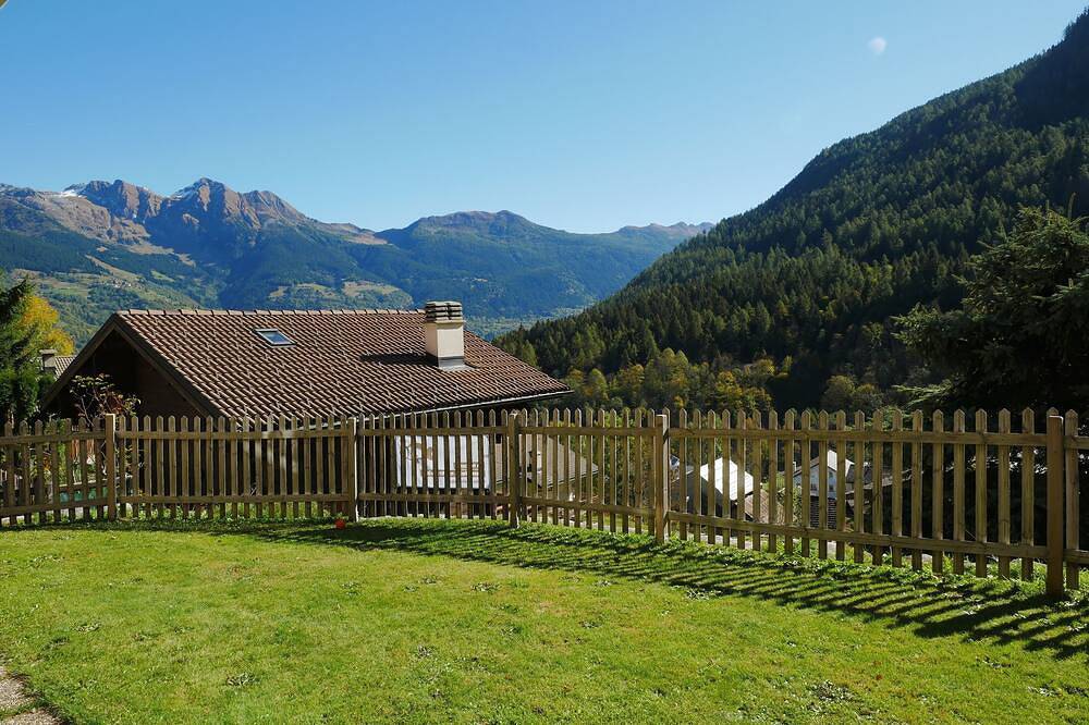 Ganze Wohnung, Chalet Romantica: Private Garden and Relaxation at 1,200m in Dalpe, Tessiner Alpen