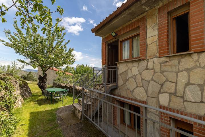 Ferienhaus für 8 Personen, mit Garten und Seeblick - 1