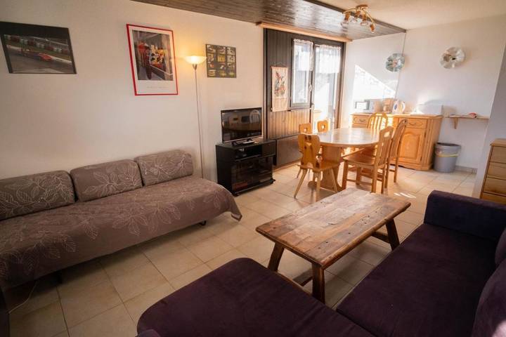 Appartement de vacances pour 8 personnes, avec vue ainsi que piscine et jardin, animaux acceptés