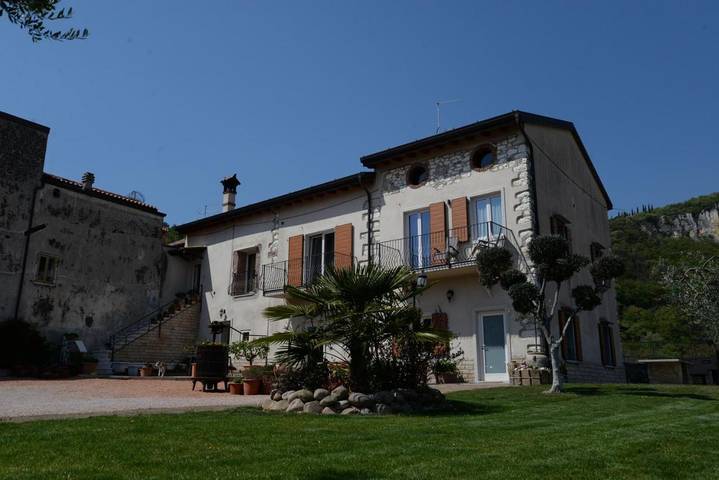 BnB für 2 Personen, mit Garten und Ausblick in Affi