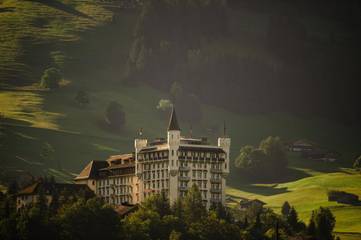 Hôtel pour 2 personnes, avec sauna et jardin ainsi que jacuzzi et piscine dans Gstaad