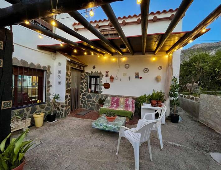 Casa rural para 6 personas, con jardín además de vistas y terraza en Antequera