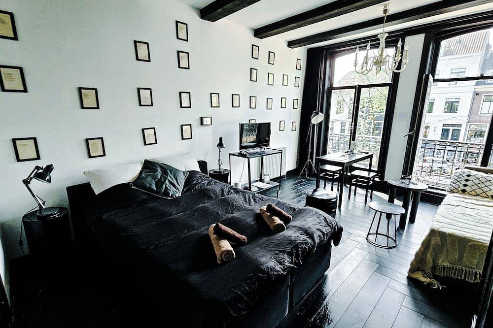 Black Beauty amazing apartment in the heart of Amsterdam in Dutch Coast