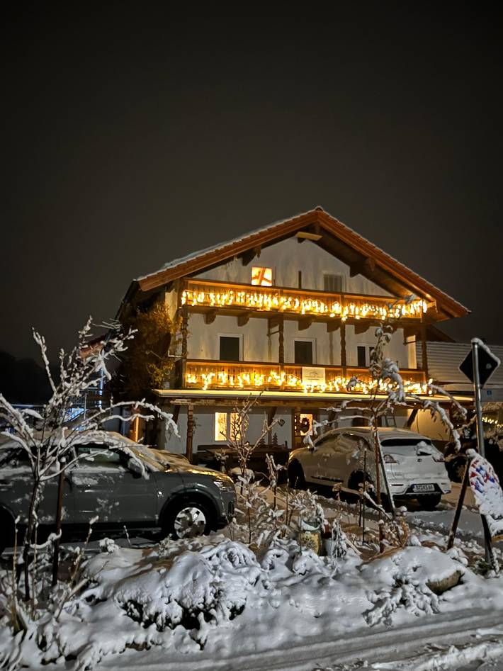 Ganze Ferienwohnung, Ihre Ferienwohnung bayrisch mehr... - Ferienwohnung mit 2 separaten Schlafzimmern, 100 m² in Gstadt am Chiemsee, Chiemsee