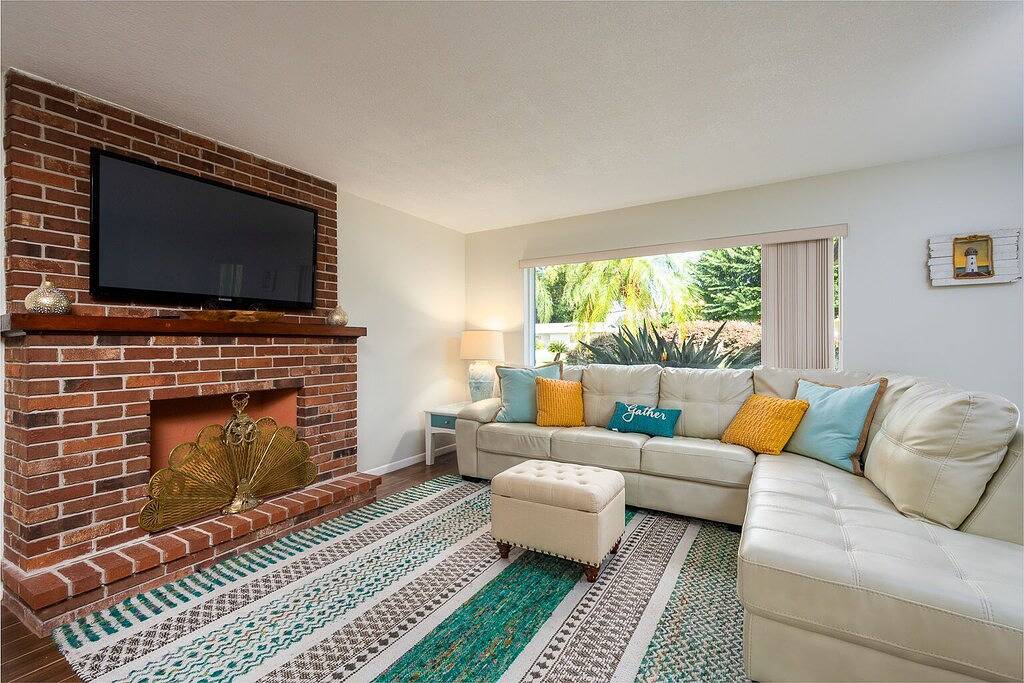 ⭐️Perfect for Families & Groups⭐️7mi-Beach/Dwtn🏖 Bbq⭐️Fire-Pit⭐️Dogs Welcome! in Largo, Pinellas County