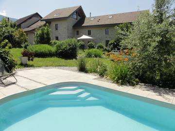 Gîte pour 6 personnes, avec jardin et piscine à Yenne