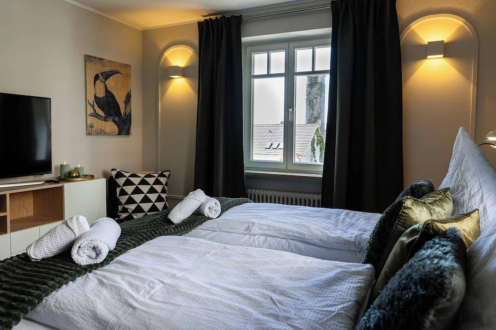 Ganze Wohnung, Neu und zentral! Traumhafte 100qm Fewo mit Terrasse, Sauna und Seeblick. in Allensbach, Untersee