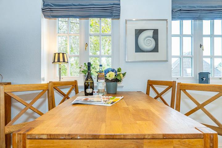 Ganze Wohnung, Zentral gelegene Ferienwohnung unter Reet für max. 2 Personen, in Westerland. in Westerland, Sylt (Gemeinde)
