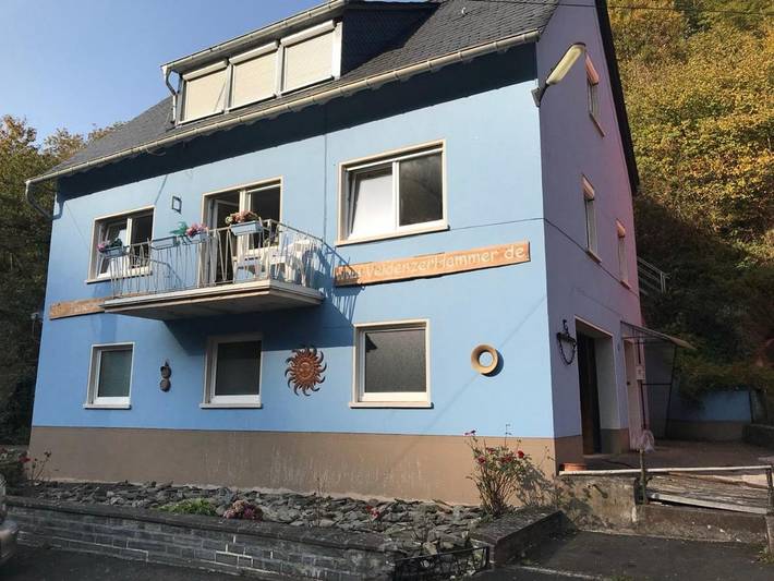 Ferienhaus für 12 Personen, mit Balkon und Terrasse sowie Garten und Ausblick in Veldenz