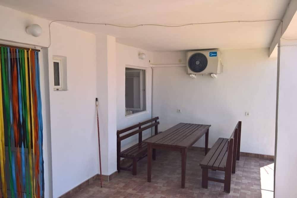 Ganze Wohnung, 1-Zimmer-Ferienwohnung mit Terrasse und Meerblick Metajna (Pag in Metajna, Pag