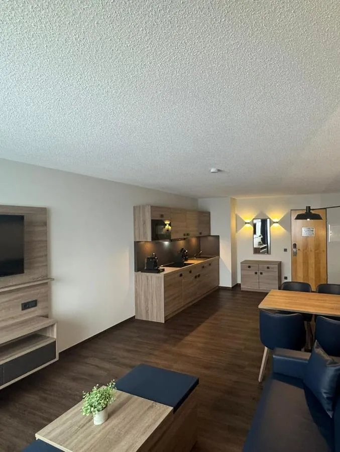 Aparthotel para 6 personas, con jacuzzi además de sauna y jardín - 1