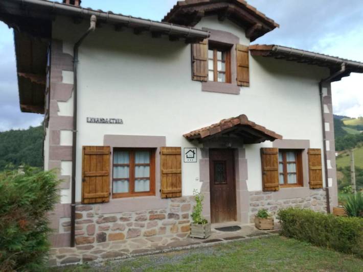 Casa rural para 11 personas, con Balcón y Terraza además de Jardín y Vistas en Sumbilla