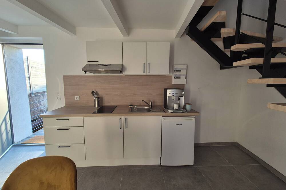 Entire apartment, New, fully-equipped, furnished apartment in a quiet neighborhood. in Bollène, Vaucluse