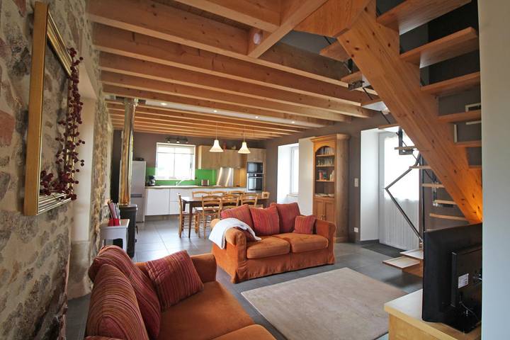 Gîte pour 7 personnes, avec terrasse et sauna ainsi que jardin et piscine à Saint-Junien - 4