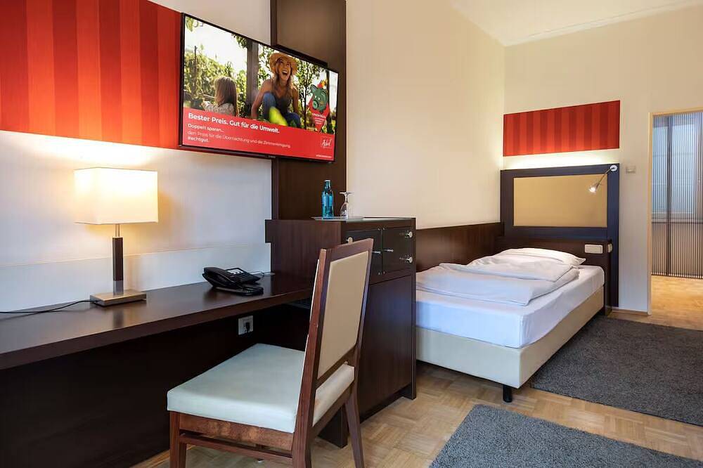 Business Stay in Bonn | Single Room | Pets Allowed | Beethoven Hall – 0.6  mile in Bonn, Rheinland