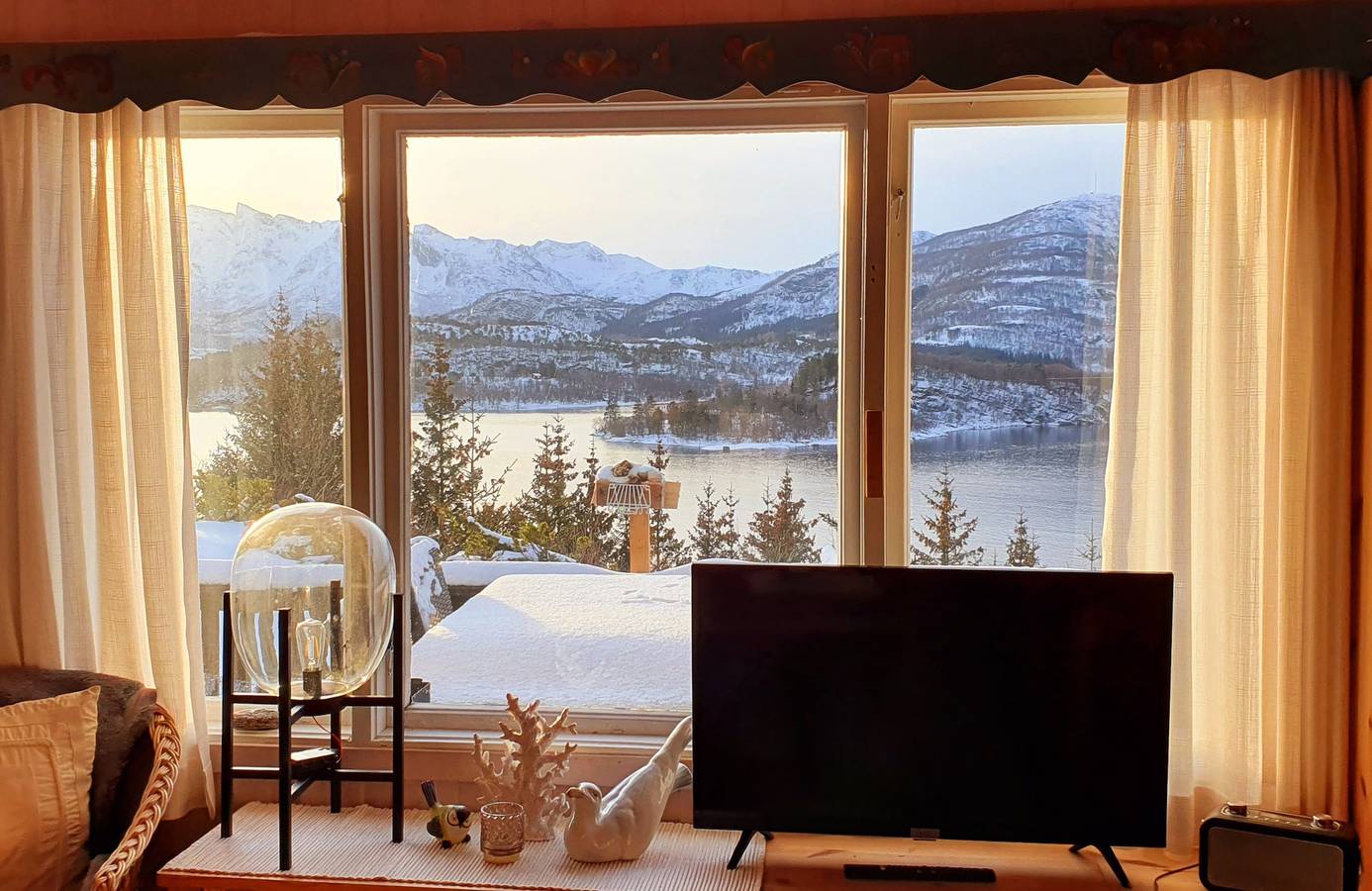Cabin - Sleeps 6 - Pets Ok - Pato - Parking in Meløy