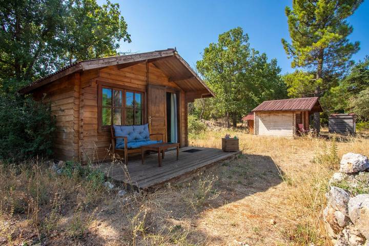 Cabane en bois pour 16 personnes, avec jardin - 1