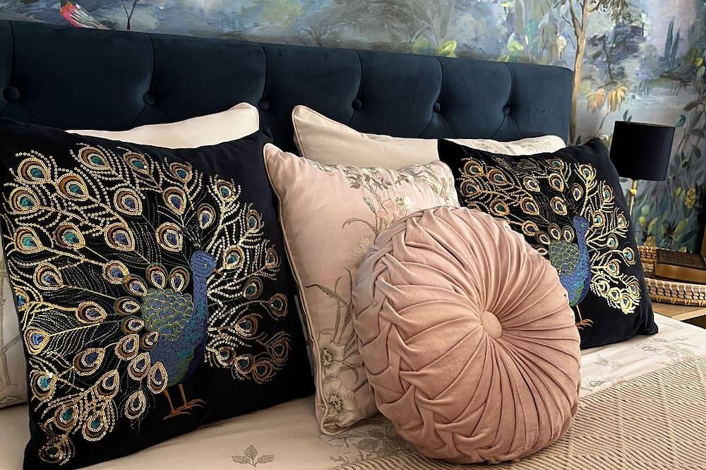 La Colline de Tilleul - beautiful cottage near Aubeterre with pool 4 Star Rated! in Saint-Romain, Charente