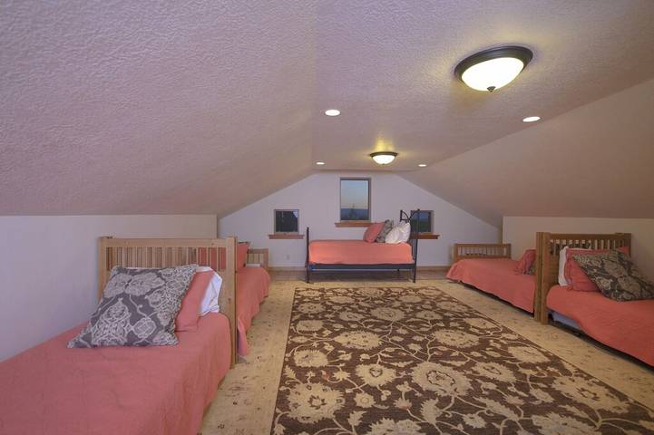 Vacation rental for 16 people, with hot tub and yard as well as balcony in Grand Teton National Park