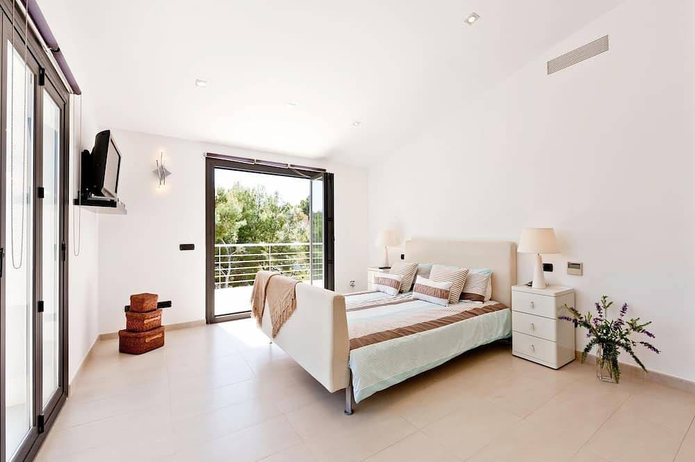 Villa Mimma ,Touristic licence no. Etv/5591\n With a large  Pool, Air Con, & Wifi in Costa d'en Blanes, Calvià