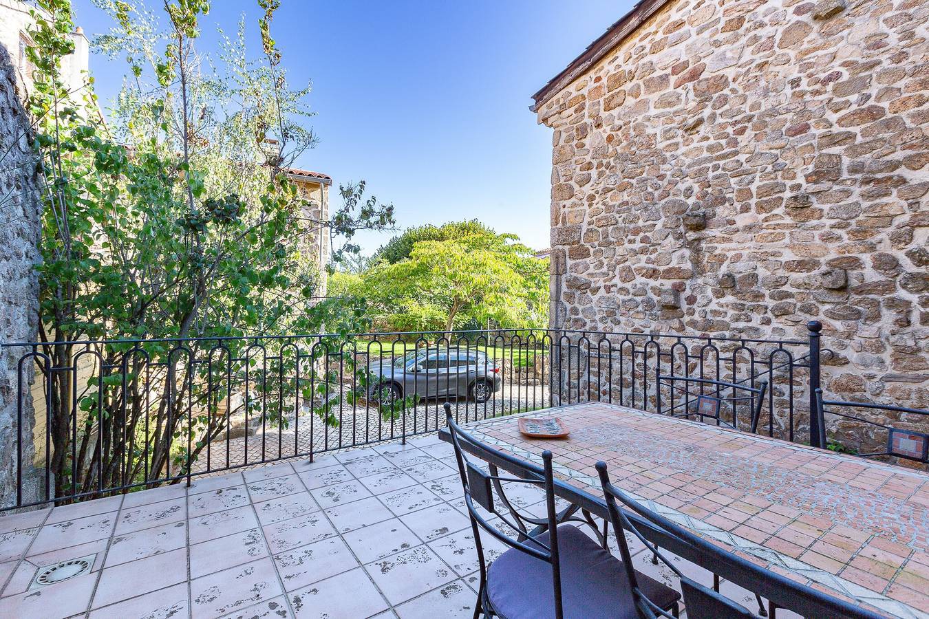 Maison de vacances « Typique entièrement rénovée » avec terrasse partagée, jardin privé et Wi-Fi in Saint-Alban-d'Ay, Région de Tournon-sur-Rhône