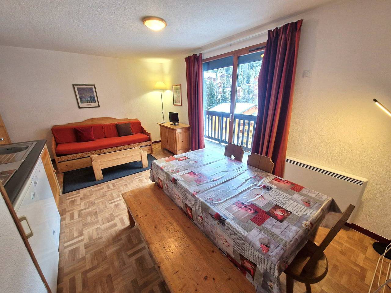 Geheel appartement, 2-room + cabin apartment, 6 people, center of Valfréjus with balcony in Valfréjus, Modane