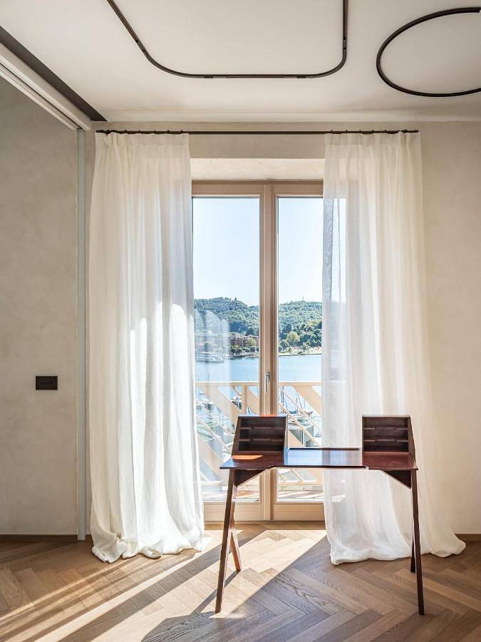 Villa per 6 persone, con Balcone e Terrazza nonché Piscina e Vista lago a Laveno-Mombello