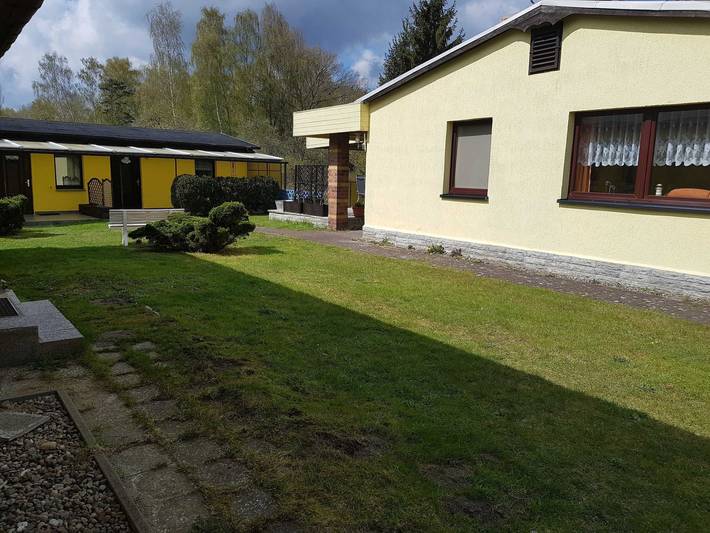 Bungalow für 6 Personen, mit Terrasse und Whirlpool sowie Garten in Trassenheide