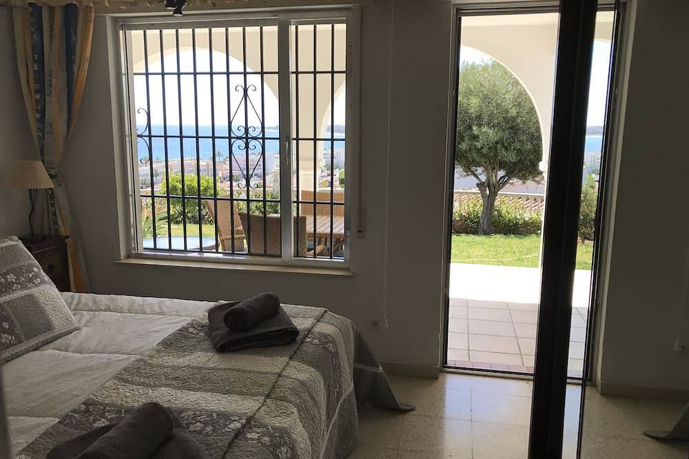 Hermosa villa privada, magníficas vistas al mar y montaña, piscina de agua salada in Urbanización Villa del Mar, Vélez-Málaga