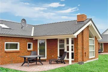 Ferienhaus für 12 Personen, mit Garten und Terrasse sowie Sauna in Großenbrode