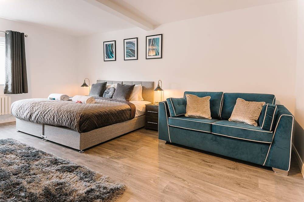 ★Grand & Spectacular 5-bed sleeps 14- centre of Solihull, Nec,Jlr, Resorts World in Solihull, Birmingham Area
