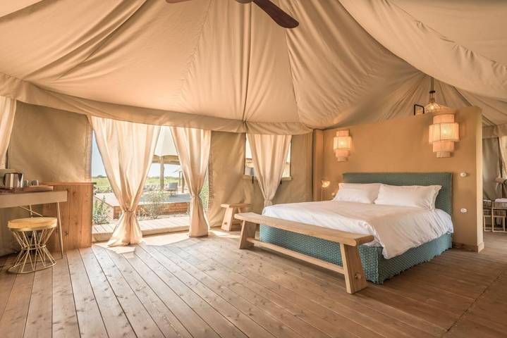 Bungalow für 2 Personen, mit Terrasse und Whirlpool sowie Garten und Pool in Latium