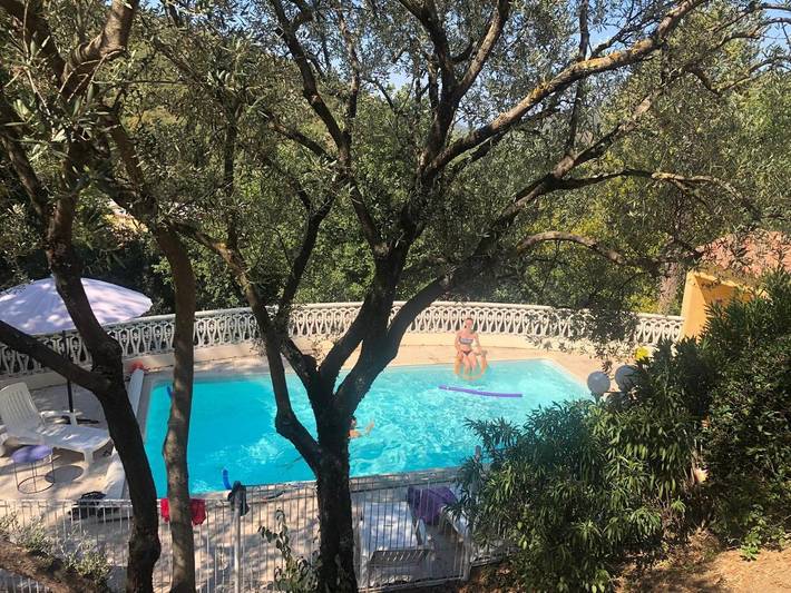 Ferienhaus für 6 Personen, mit Terrasse und Garten sowie Pool und Ausblick