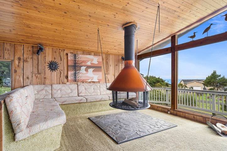 Vacation rental for 8 people, with yard and terrace, with pets in Oceanside (Oregon)