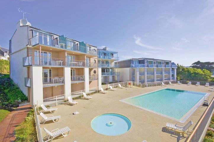 Aparthotel voor 7 personen, with Terras and Tuin as well as Zwembad and Uitzicht in Bretagne