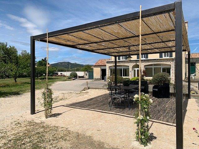 Location de vacances pour 8 personnes, avec terrasse ainsi que jardin et piscine, animaux acceptés dans le Vaucluse - 3