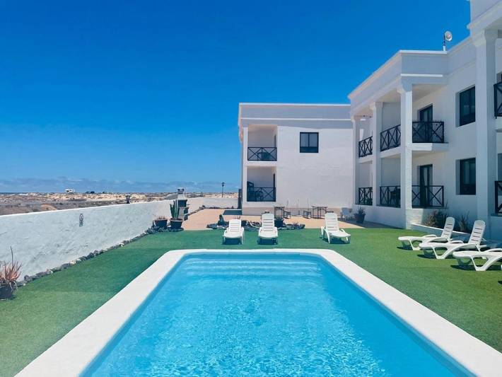 Apartamento para 4 personas, con terraza además de piscina y vistas en Los Lagos