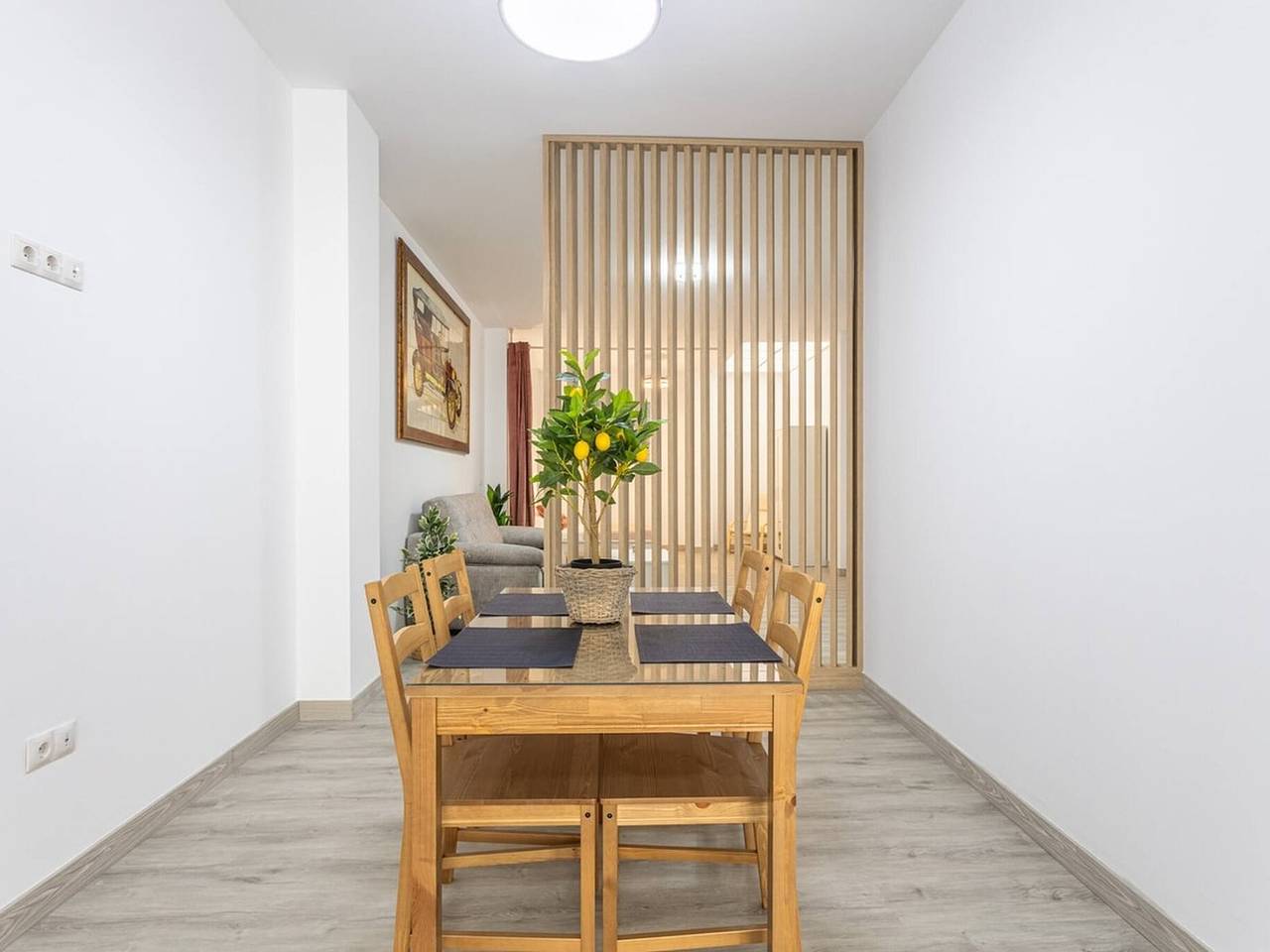 Apartamento entero, Acogedor apartamento en Sevilla con aire acondicionado y parking in Nervión, Sevilla