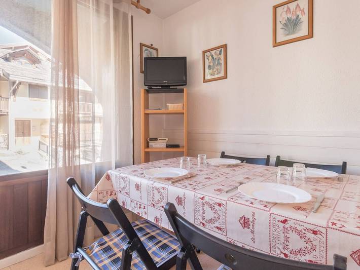 Entire apartment, Cozy Mountain Apartment for 5 in Montgenèvre - Ski Locker & Parking Included in Montgenèvre, Briançon region