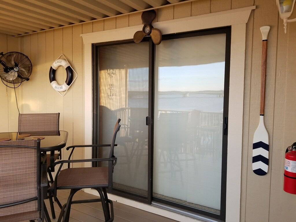 Ganze Wohnung, Gute Aussicht! Aktualisiert! Seeseite! Aufzug! Ganz in der Nähe von Einkaufsmöglichkeiten und Restaurants! W-lan in Osage Beach, Lake of the Ozarks