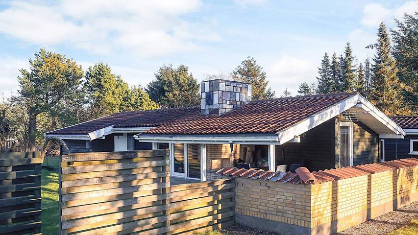 Feriehus for 6 personer, med hage i Hals